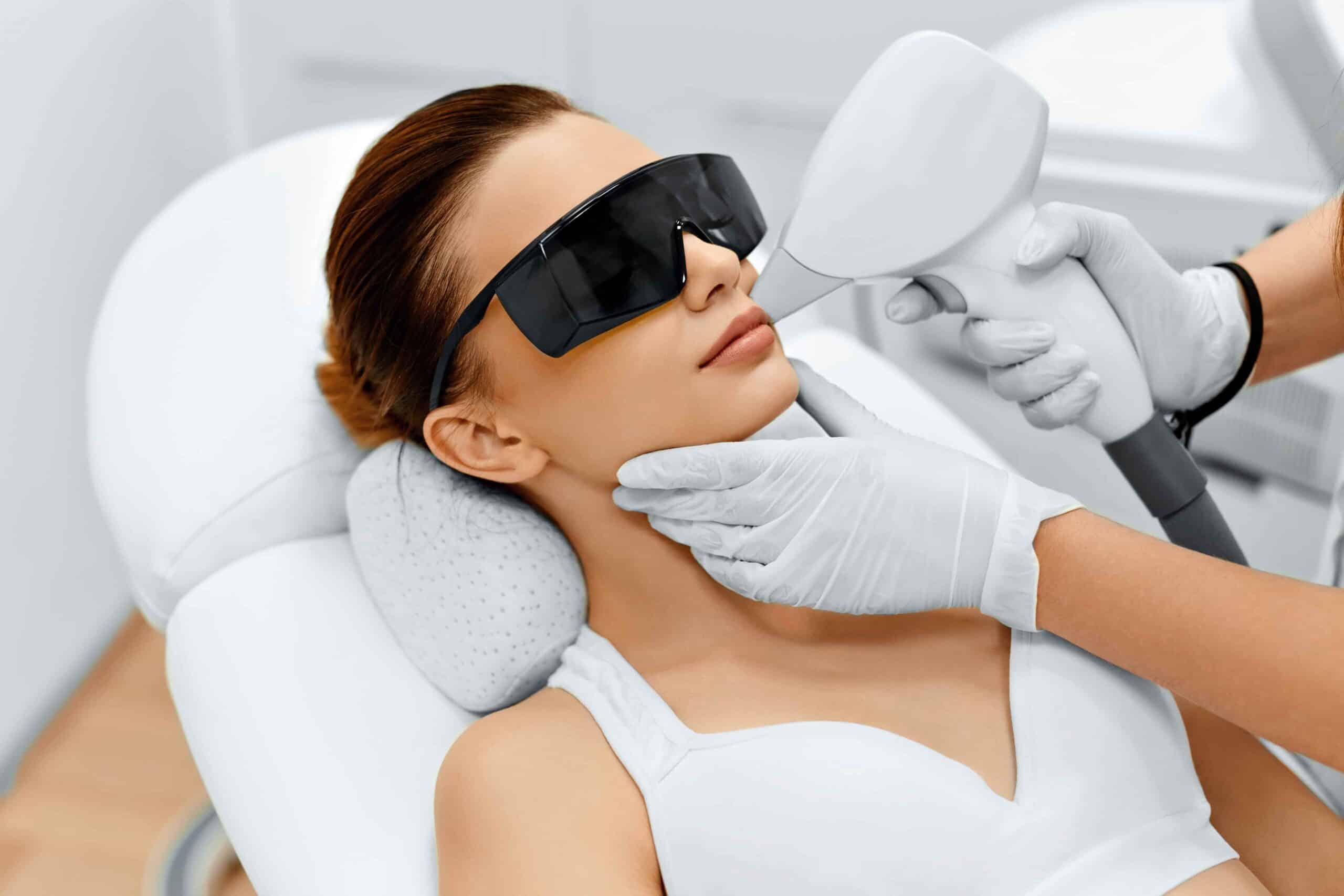 Triệt lông bằng laser là gì? Những điều cần biết trước khi quyết định thực hiện