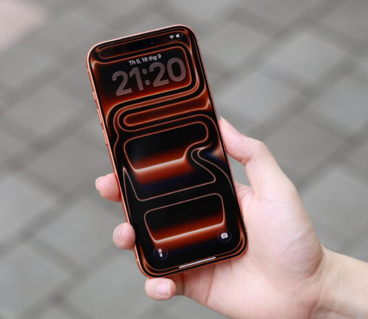 Một mẫu iPhone cao cấp với thiết kế mặt trước quen thuộc, nơi các công nghệ xác thực sinh trắc học đóng vai trò quan trọng.