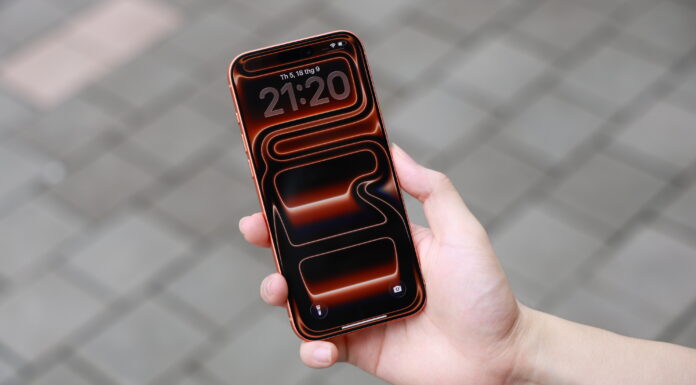 Một mẫu iPhone cao cấp với thiết kế mặt trước quen thuộc, nơi các công nghệ xác thực sinh trắc học đóng vai trò quan trọng.