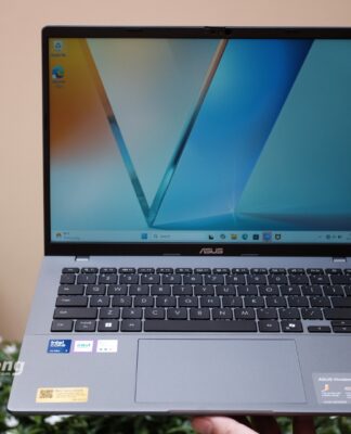Màn hình OLED trên laptop phổ thông: ASUS Vivobook có gì đáng cân nhắc cho học tập, làm việc và giải trí? Thiết kế tổng thể gọn gàng giúp dòng máy này phù hợp với nhiều môi trường học tập và làm việc.