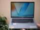 Màn hình OLED trên laptop phổ thông: ASUS Vivobook có gì đáng cân nhắc cho học tập, làm việc và giải trí? Thiết kế tổng thể gọn gàng giúp dòng máy này phù hợp với nhiều môi trường học tập và làm việc.