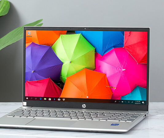 Laptop cho dân văn phòng: Cấu hình nào đủ dùng trong 3-5 năm? Màn hình, bàn phím và webcam là những yếu tố ảnh hưởng trực tiếp đến trải nghiệm làm việc hằng ngày.