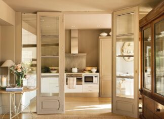 Điểm đặc trưng của bếp vô hình là hệ tủ liền mạch, các thiết bị được giấu khéo léo phía sau cánh tủ, giải pháp lưu trữ thông minh và những đường nét thiết kế tối giản