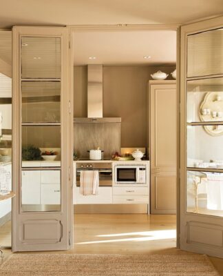 Bếp vô hình là gì? Vì sao xu hướng thiết kế này đang chinh phục những ngôi nhà hiện đại? Điểm đặc trưng của bếp vô hình là hệ tủ liền mạch, các thiết bị được giấu khéo léo phía sau cánh tủ, giải pháp lưu trữ thông minh và những đường nét thiết kế tối giản