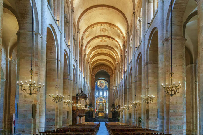 Những đặc trưng của kiến trúc Romanesque. Nguồn: Internet