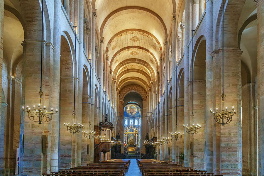 Những đặc trưng của kiến trúc Romanesque. Nguồn: Internet