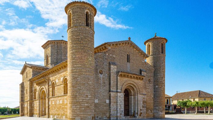 Phong cách kiến trúc Romanesque. Nguồn: Internet