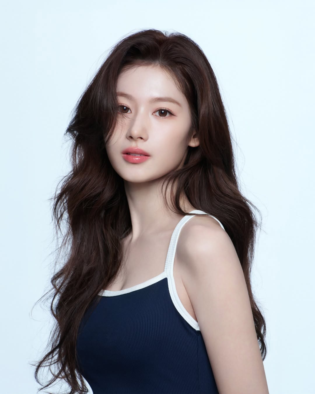 Sana (TWICE) chính thức lấn sân điện ảnh, đóng cặp cùng Satoh Takeru trong phim hợp tác Hàn – Nhật