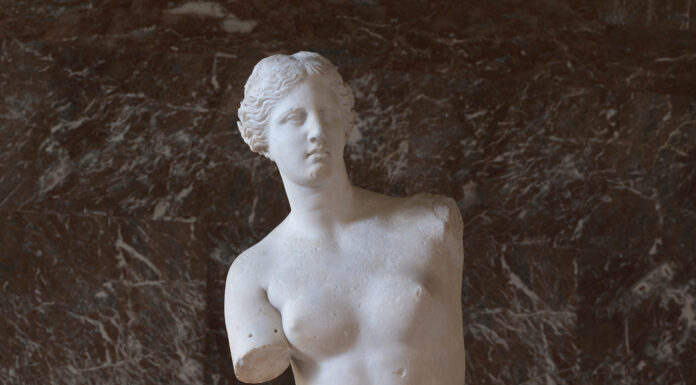 Tượng Thần Vệ nữ – Venus de Milo. Nguồn: Internet Tượng Thần Vệ nữ – Venus de Milo. Nguồn: Internet